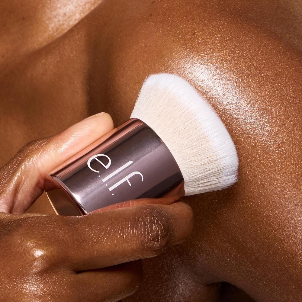 E.L.F. HALO GLOW BODY BRUSH (BROCHA PARA ILUMINADOR CORPORAL)